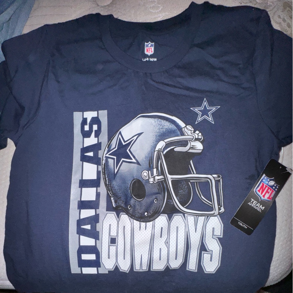 Dallas Cowboys YL shirt w tag
Ralph Lauren YS grey shorts
Used Adidas US 5 shoes
